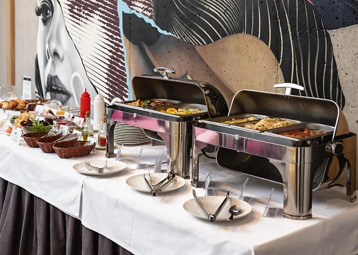 Optima Collection Mural מלון