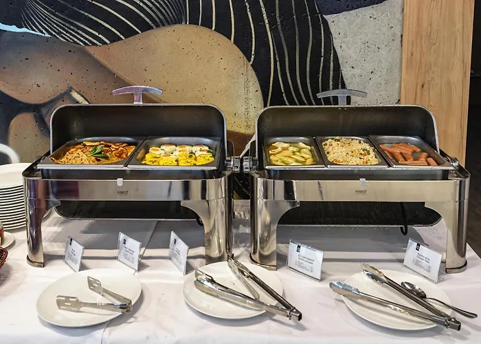 Optima Collection Mural מלון