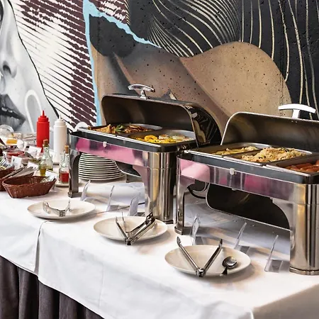 Optima Collection Mural فندق